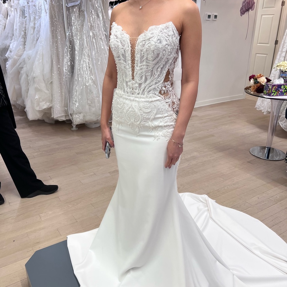 Elegant White Lace Wedding Dress